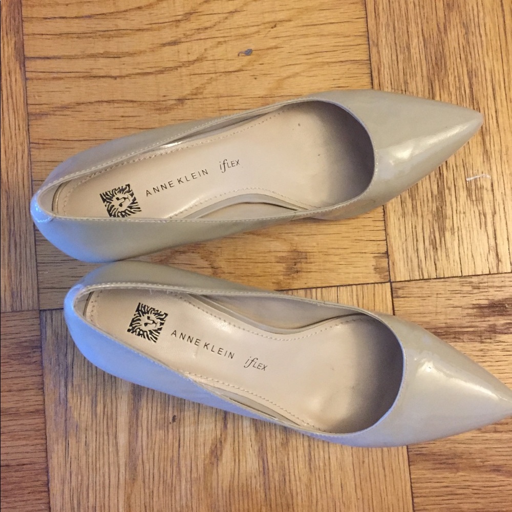 Anne Klein iFlex nude patent leather heels, size 8